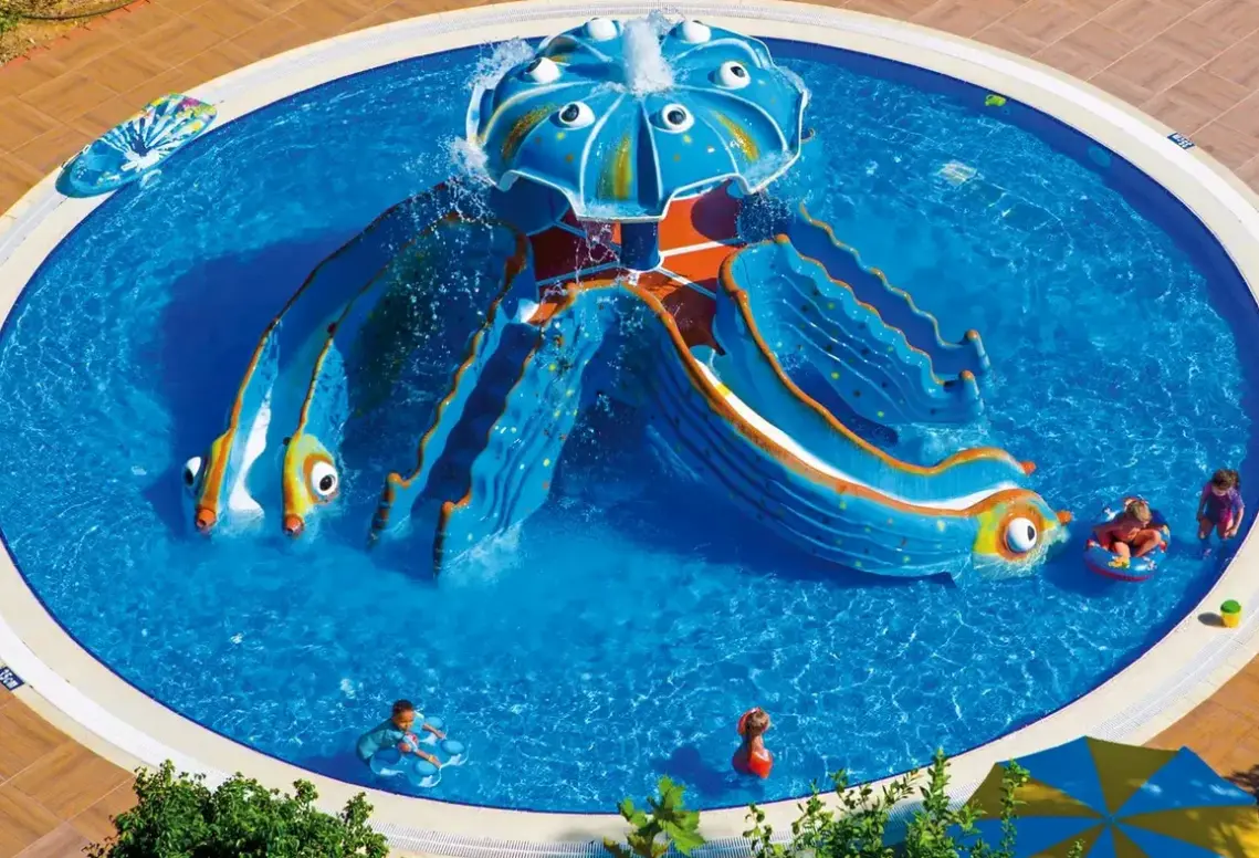 Basen w hotelu Gardenia Beach Hotel