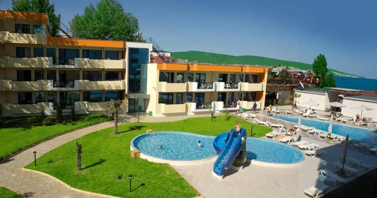 Basen w hotelu Glarus