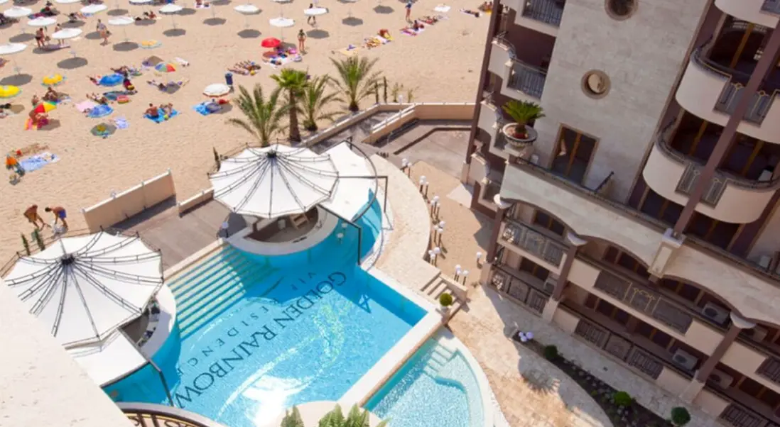 Basen w hotelu Golden Rainbow Vip Residence Aparthotel