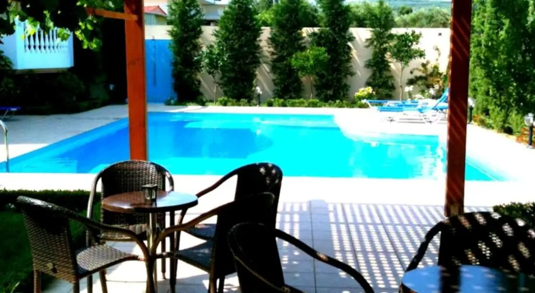 Basen w hotelu Golden Rose
