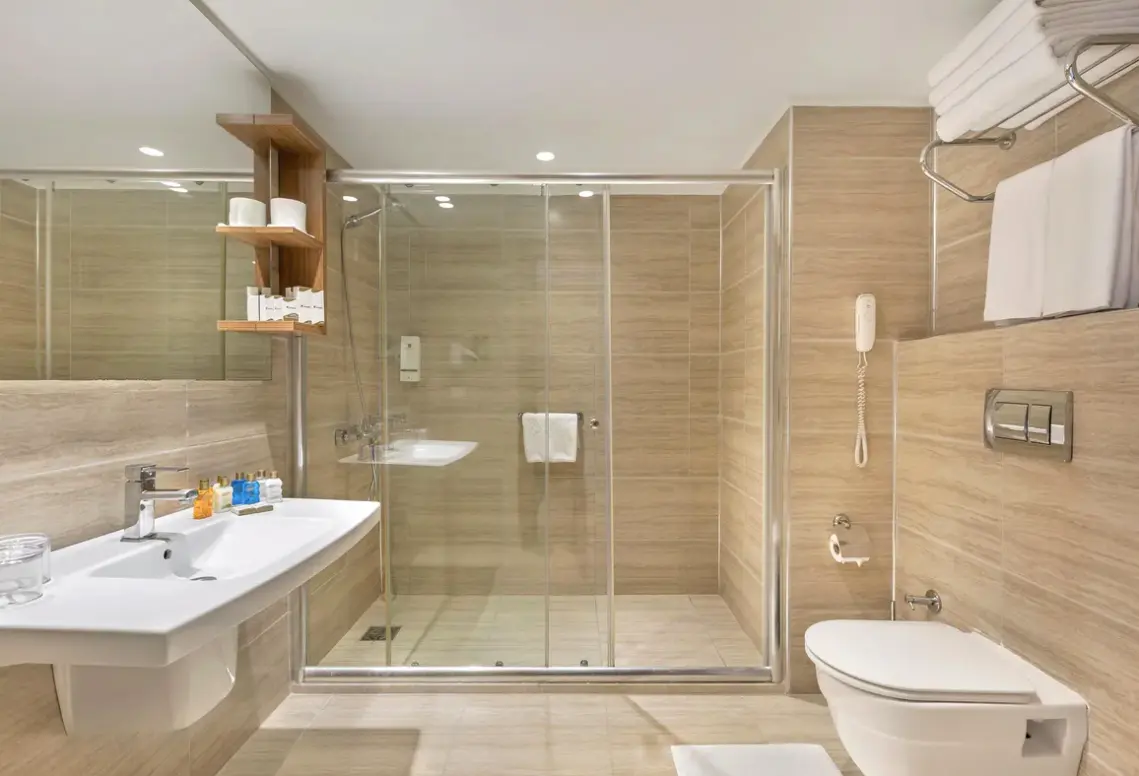 Łazienka w pokoju hotelu Grand Park Lara
