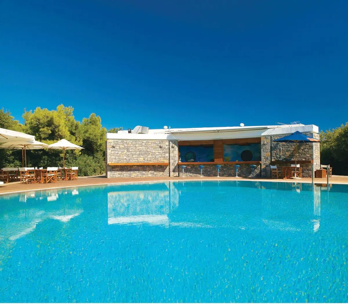 Basen w hotelu Grand Resort Lagonissi