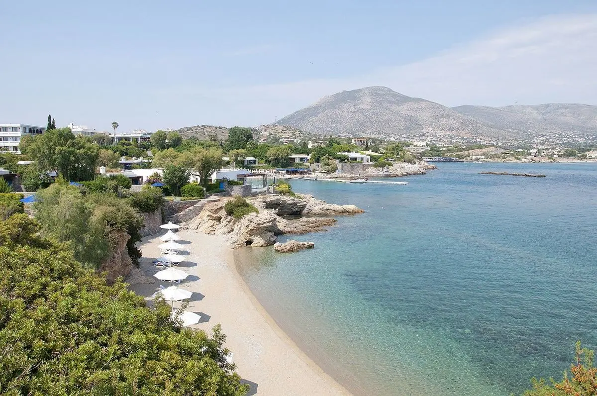 Plaża przy hotelu Grand Resort Lagonissi