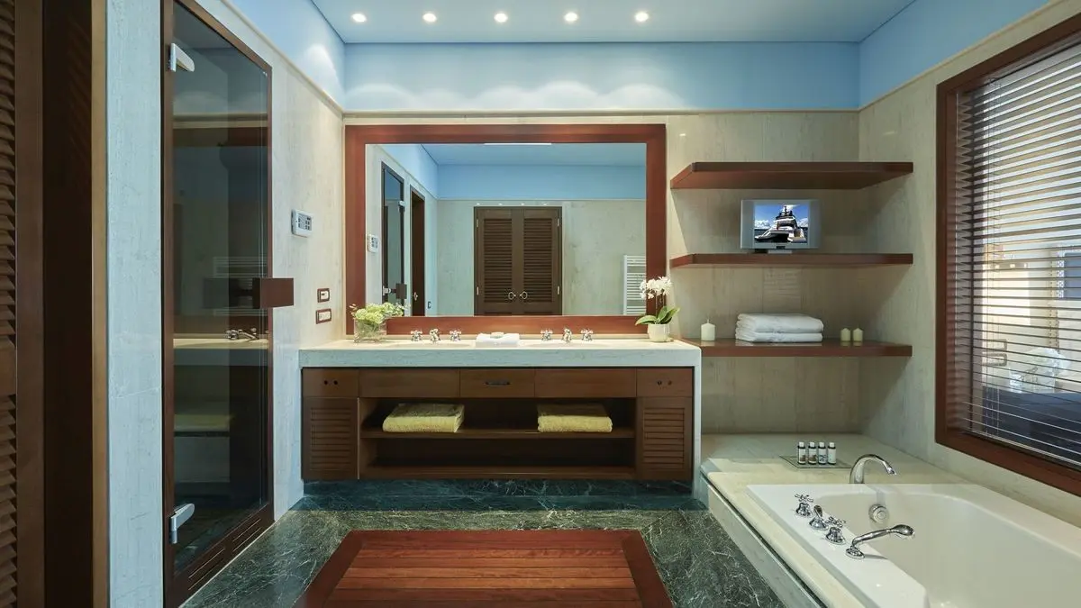 Łazienka w pokoju hotelu Grand Resort Lagonissi