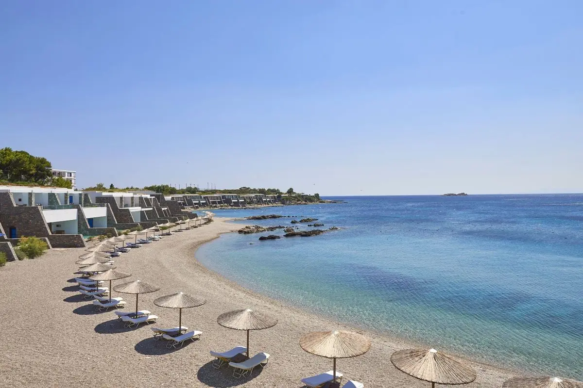 Plaża przy hotelu Grand Resort Lagonissi