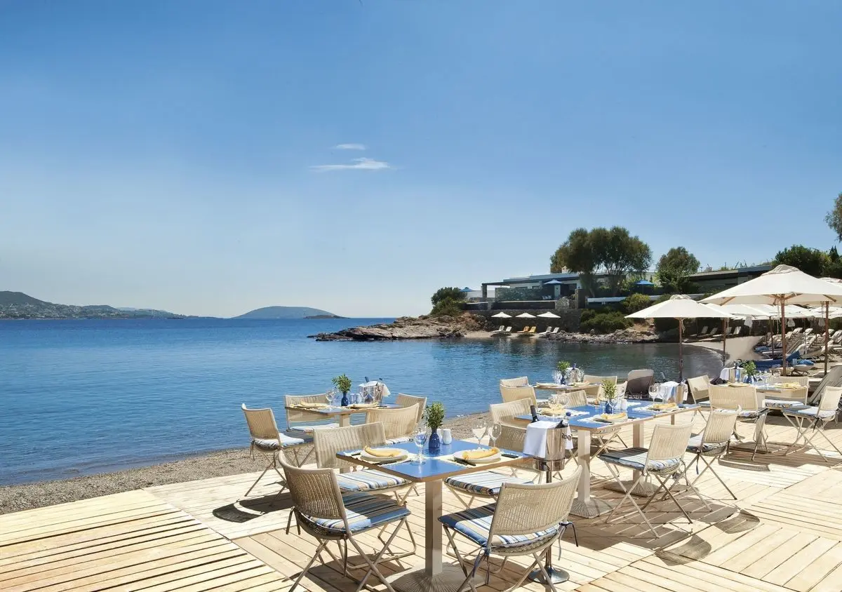 Plaża przy hotelu Grand Resort Lagonissi