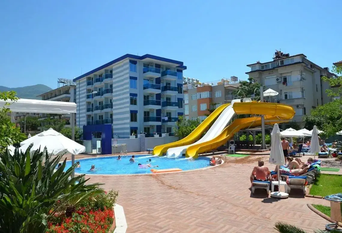 Basen w hotelu Grand Zaman Garden