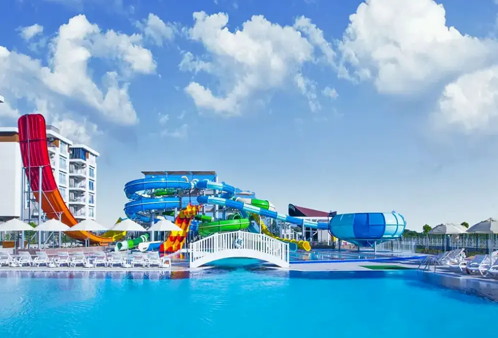 Basen w hotelu Greenwood Suites Resort