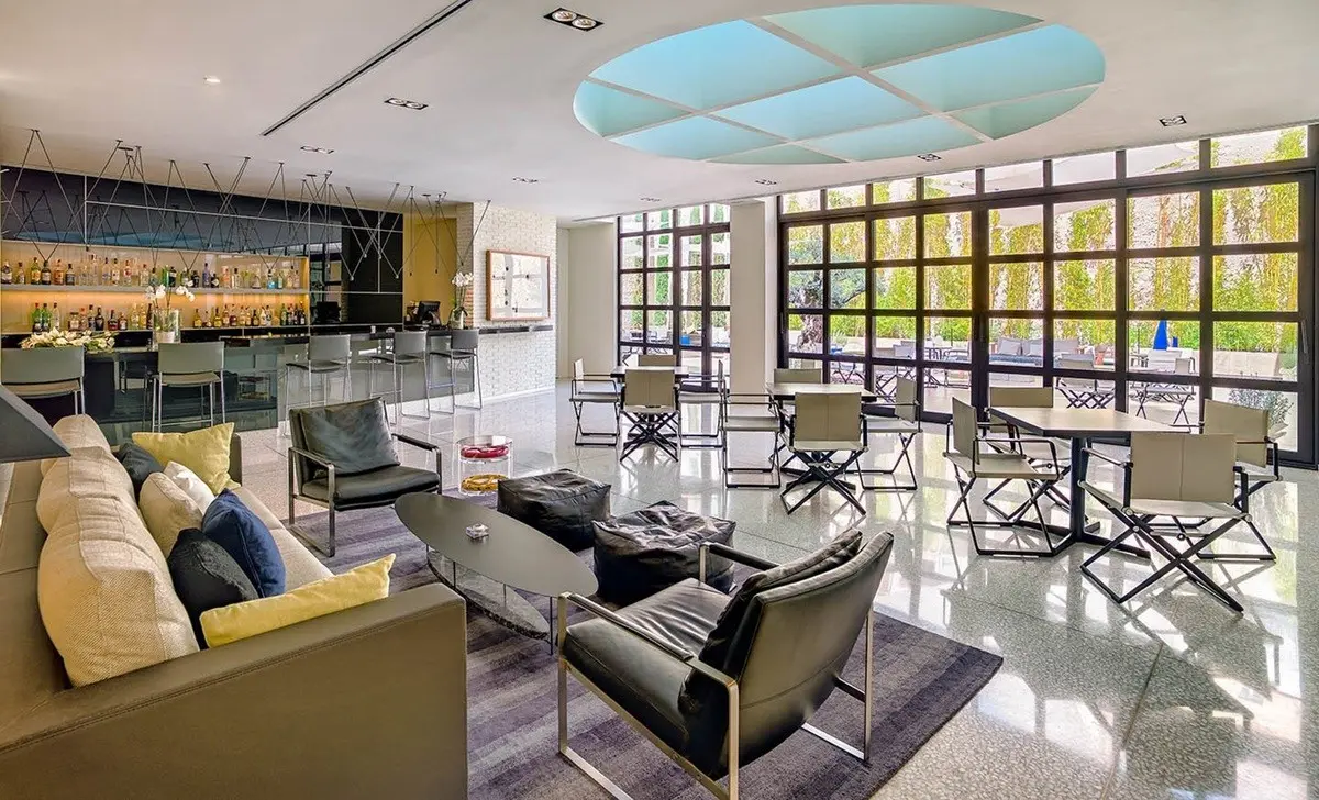 Lobby hotelu H10 Art Gallery