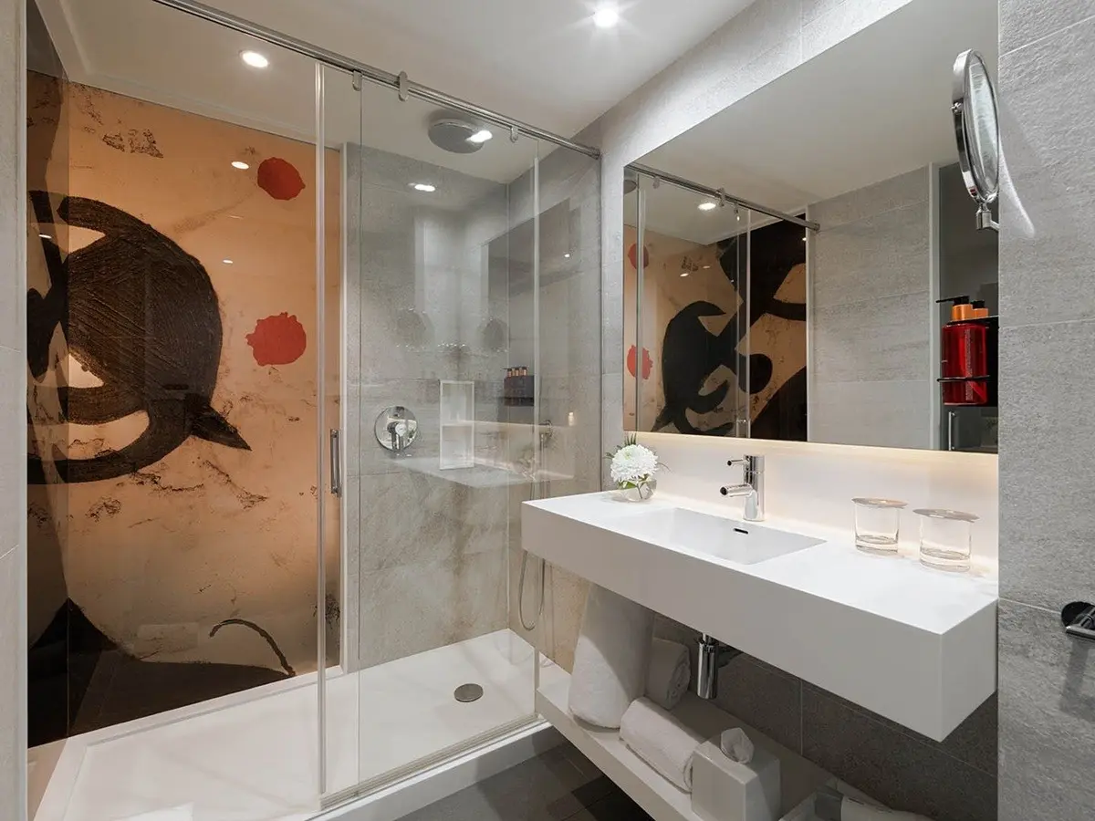 Łazienka w pokoju hotelu H10 Art Gallery