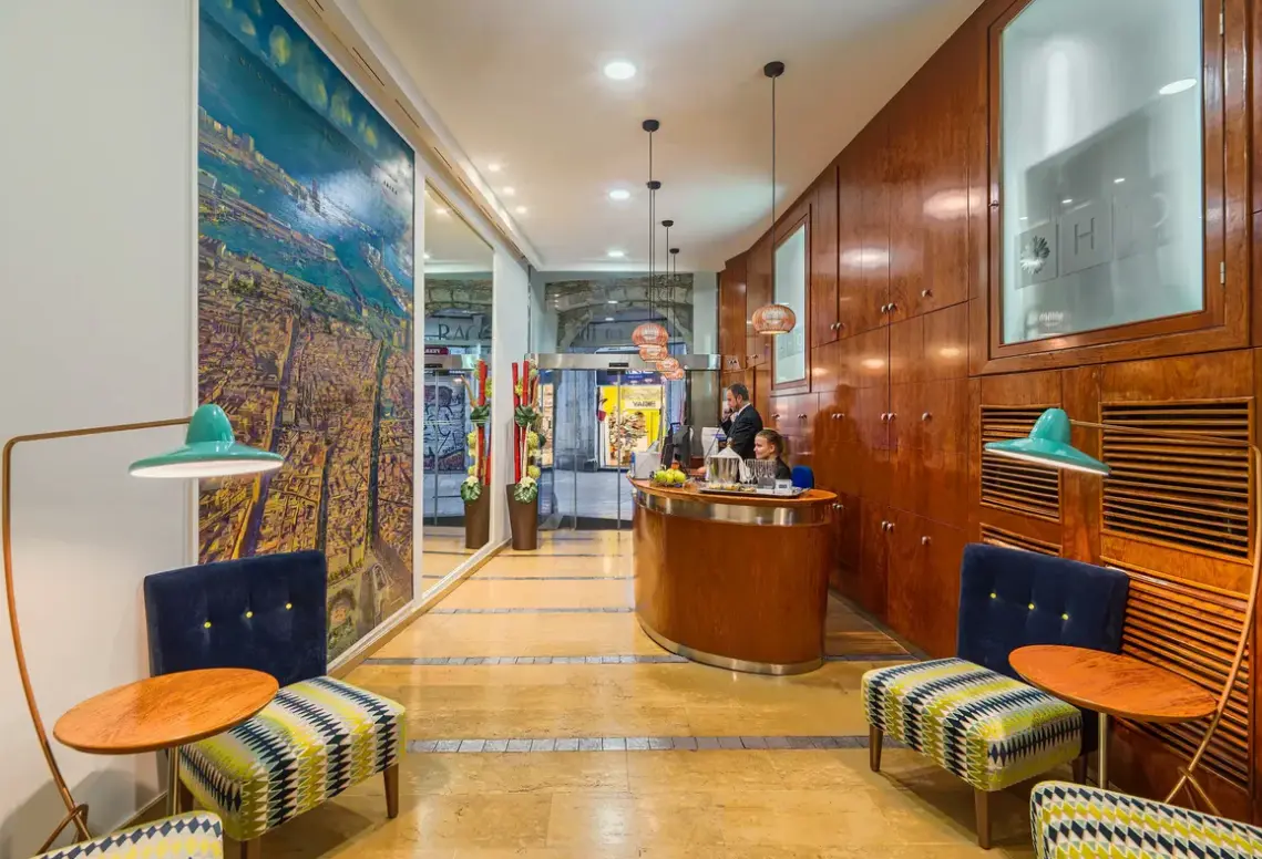 Lobby hotelu H10 Raco del Pi