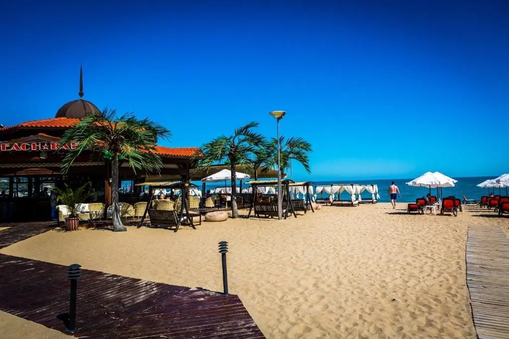 Helena Sands — ROYAL PALACE HELENA SANDS