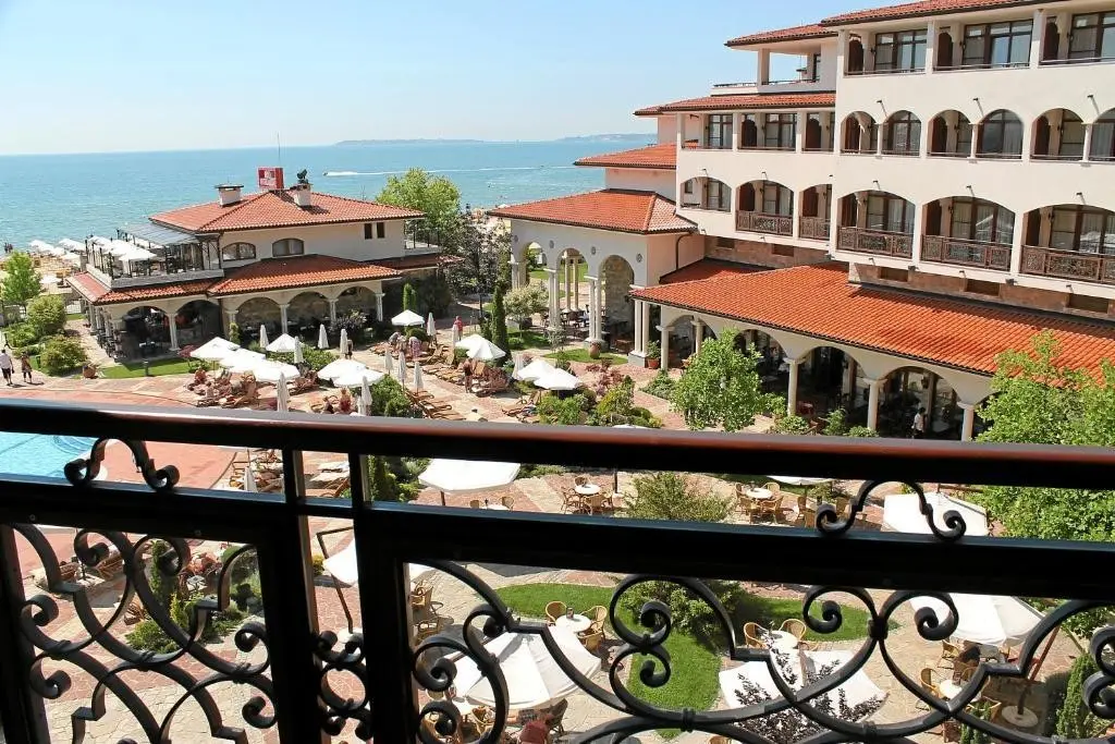 Helena Sands — ROYAL PALACE HELENA SANDS