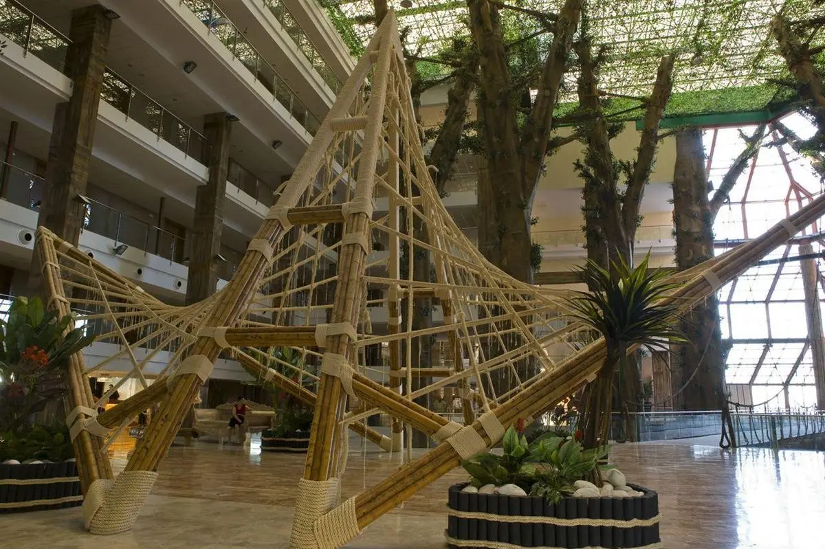 Holiday World Polynesia — HOLIDAY WORLD POLYNESIA