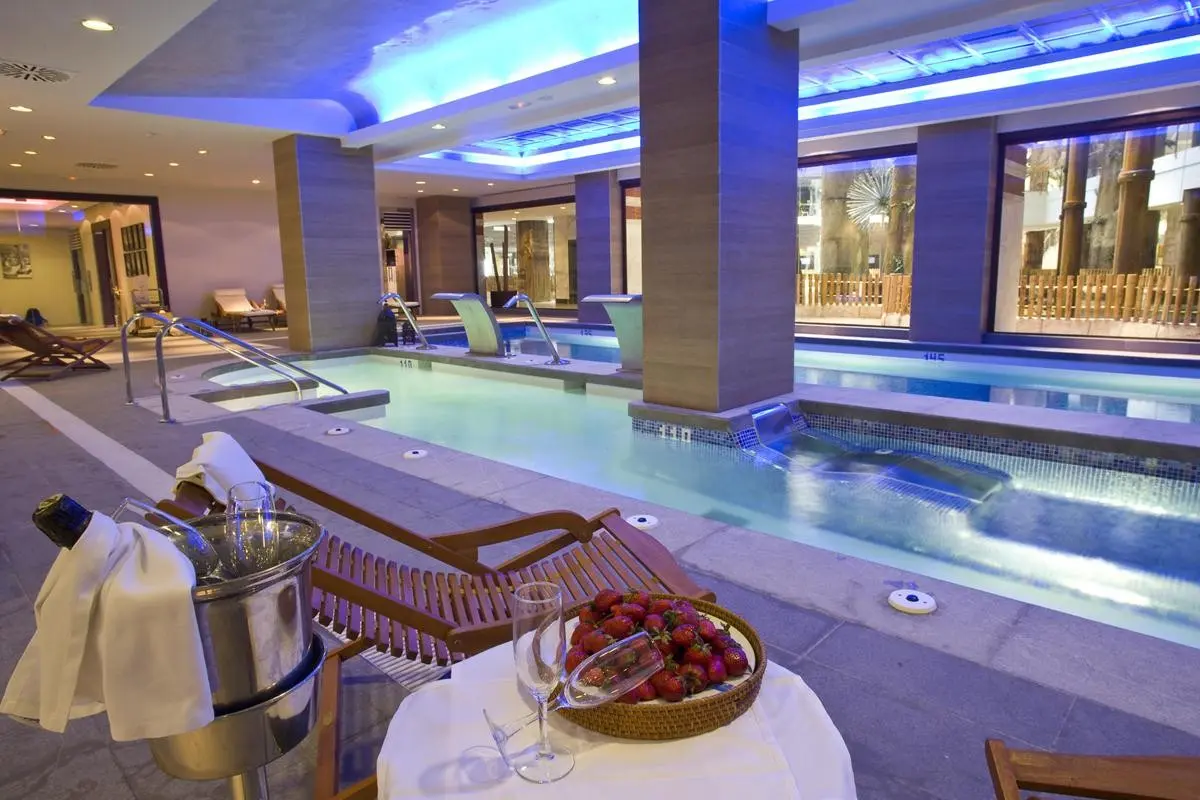 Holiday World Polynesia — HOLIDAY WORLD POLYNESIA