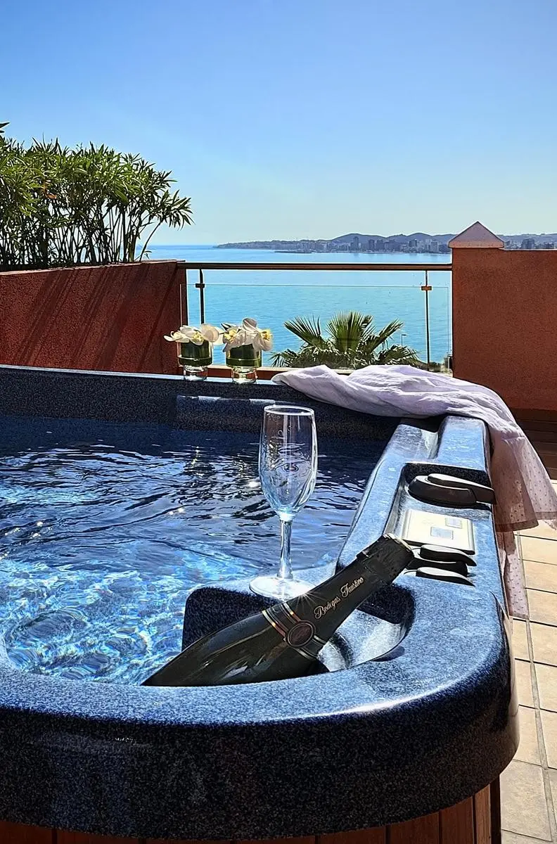 Holiday World Polynesia — HOLIDAY WORLD POLYNESIA