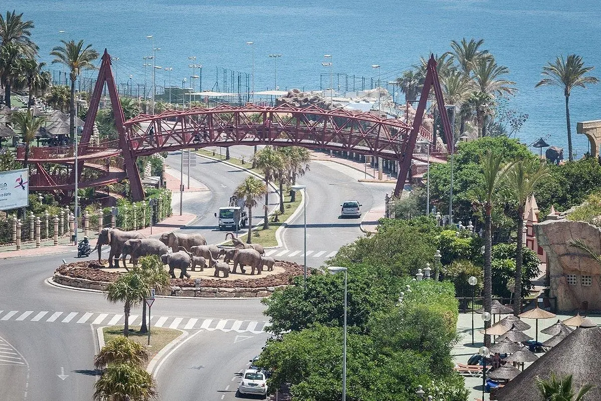 Holiday World Polynesia — HOLIDAY WORLD POLYNESIA