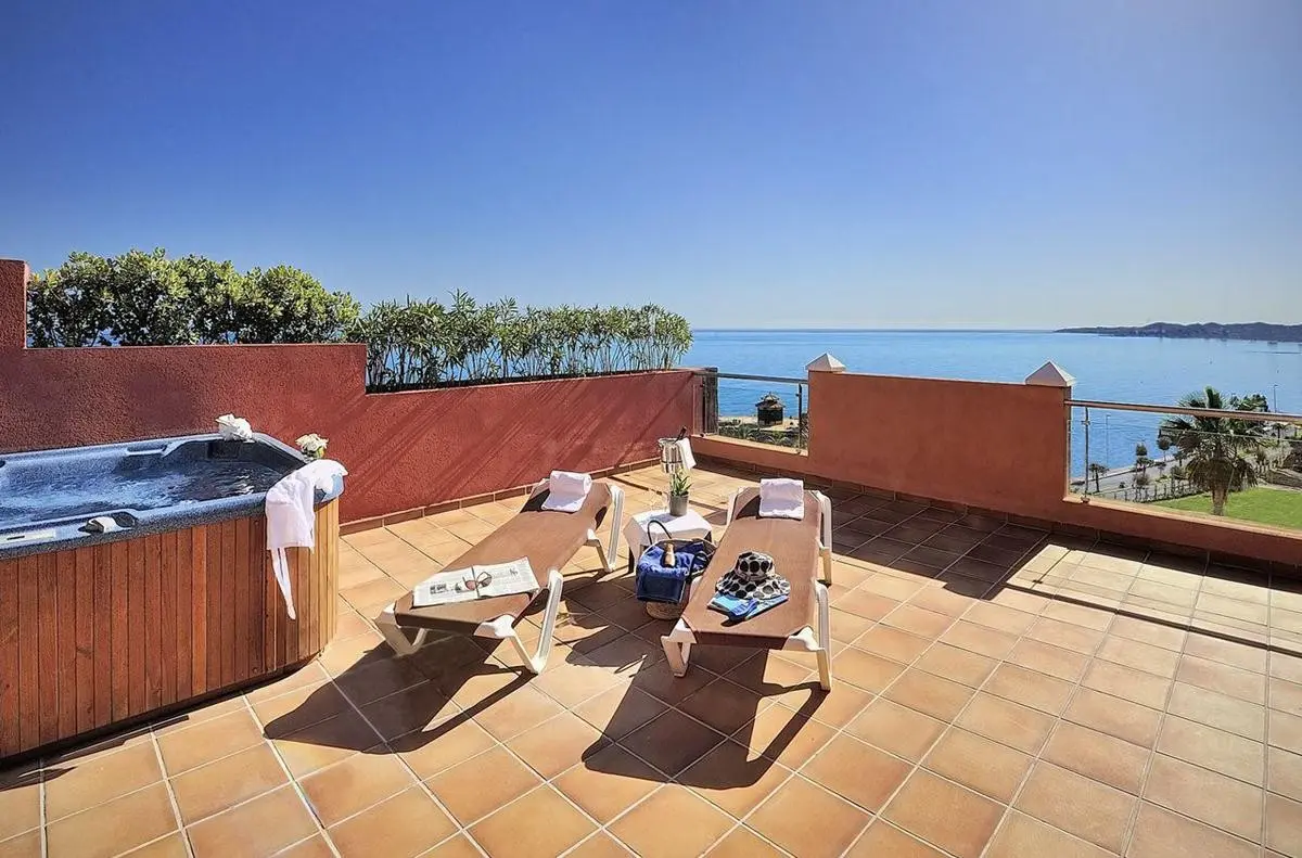 Holiday World Polynesia — HOLIDAY WORLD POLYNESIA