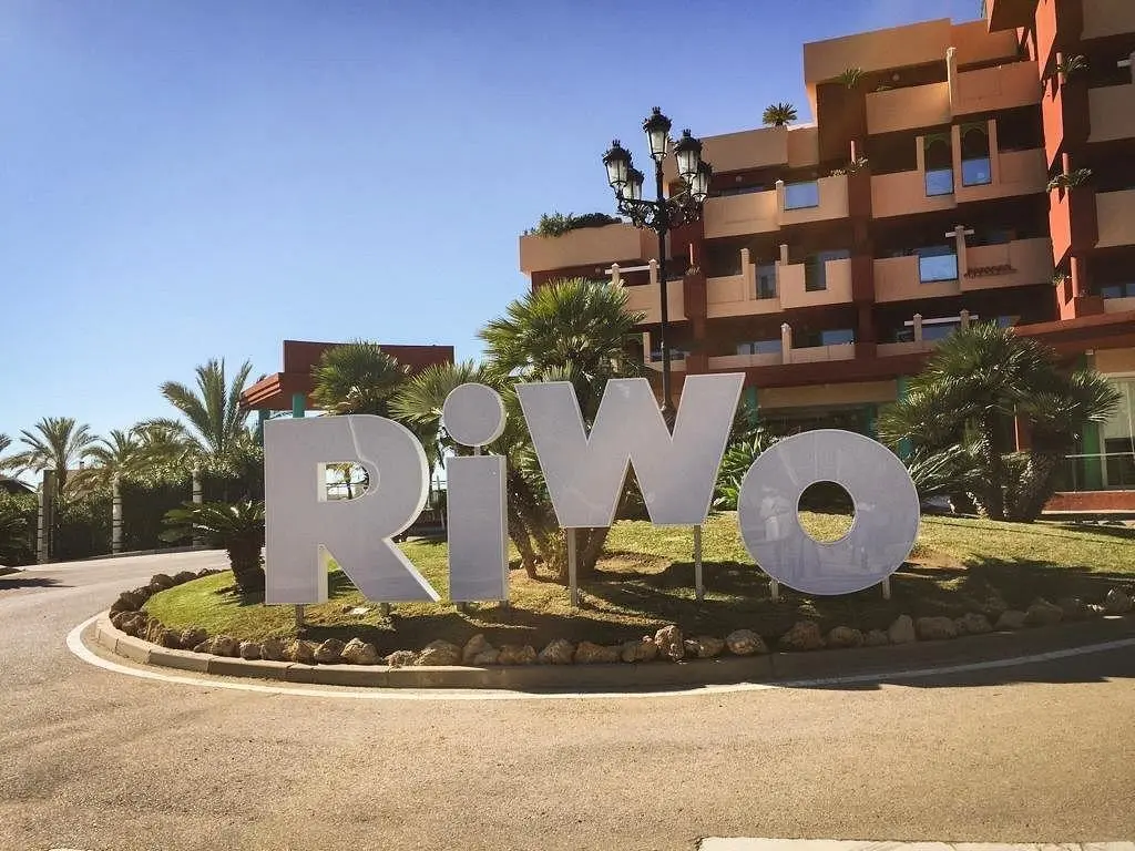 Holiday World Riwo Hotel — HOLIDAY WORLD RIWO (EX HOLIDAY PALACE)