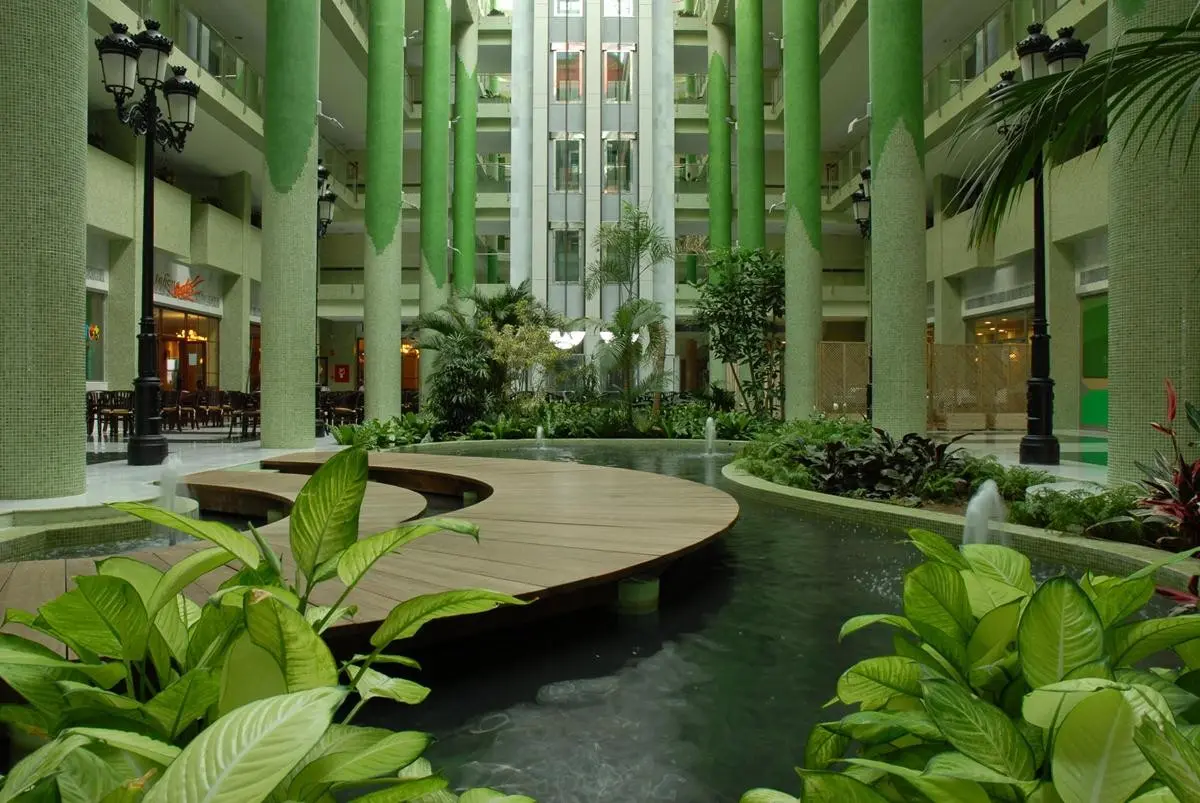 Holiday World Riwo Hotel — HOLIDAY WORLD RIWO (EX HOLIDAY PALACE)