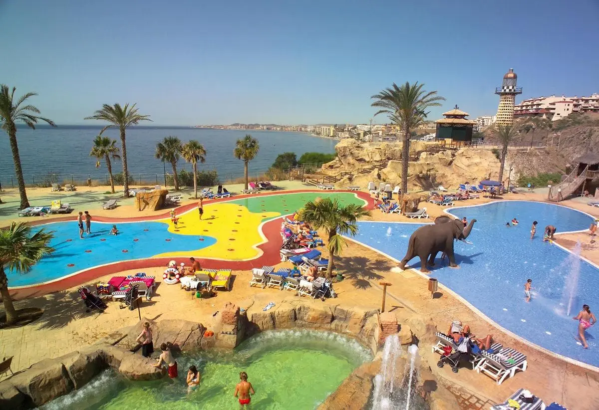 Holiday World Riwo Hotel — HOLIDAY WORLD RIWO (EX HOLIDAY PALACE)