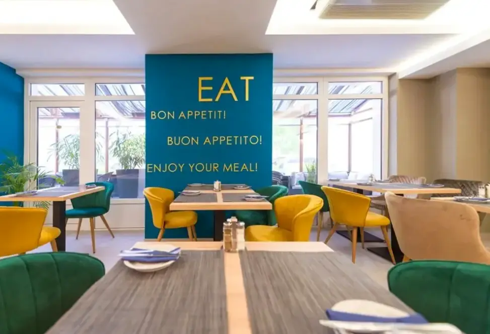 Restauracja i jedzenie w hotelu Impulso Fashion Hotel