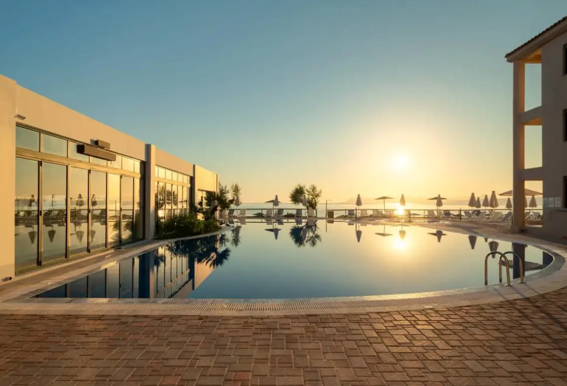 Basen w hotelu Iolida Beach