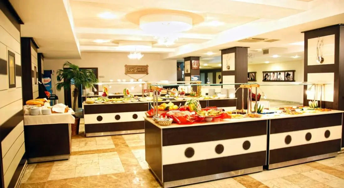 Restauracja i jedzenie w hotelu La Vitas
