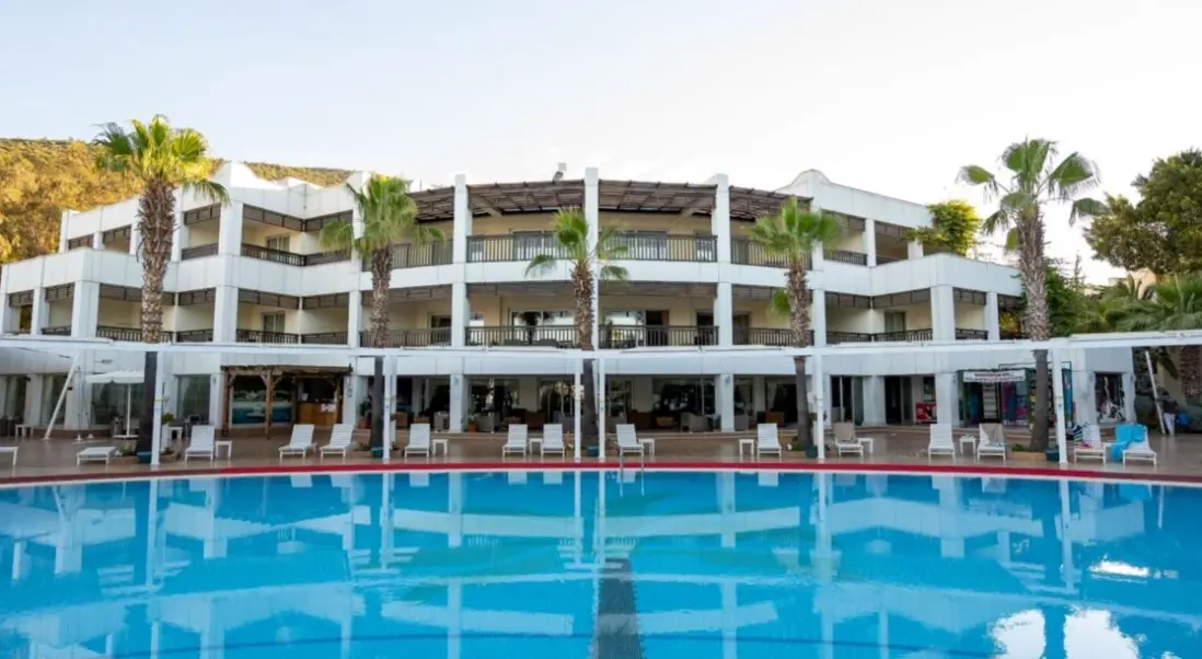 Basen w hotelu Latanya Park Resort
