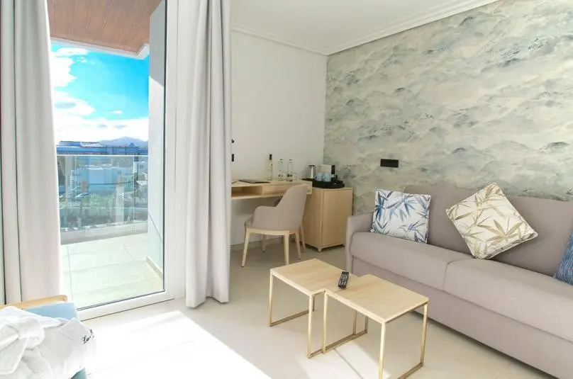 Pokój w hotelu Lava Beach