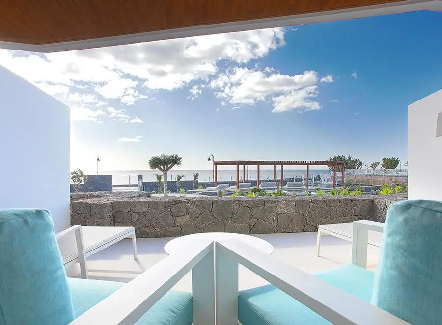 Widok z hotelu Lava Beach
