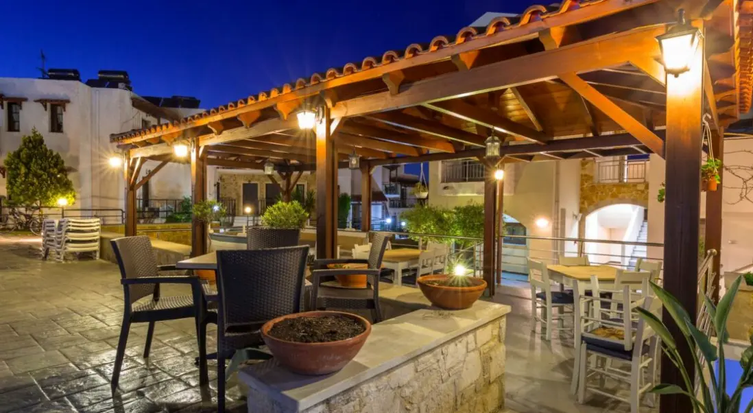 Restauracja i jedzenie w hotelu Ledra Maleme
