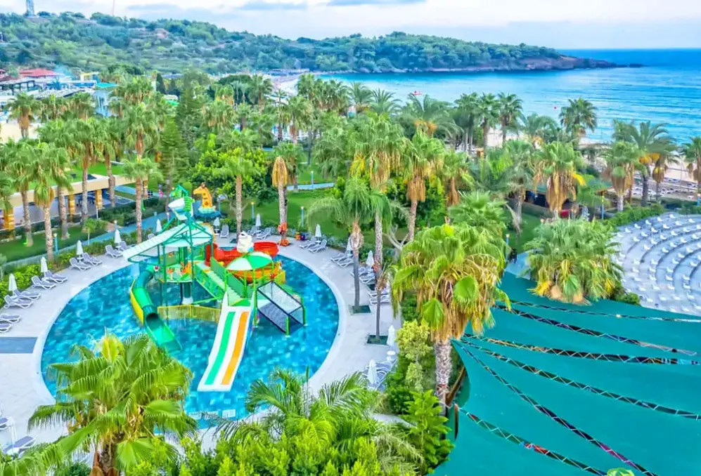 Basen w hotelu Leodikya Kirman Premium