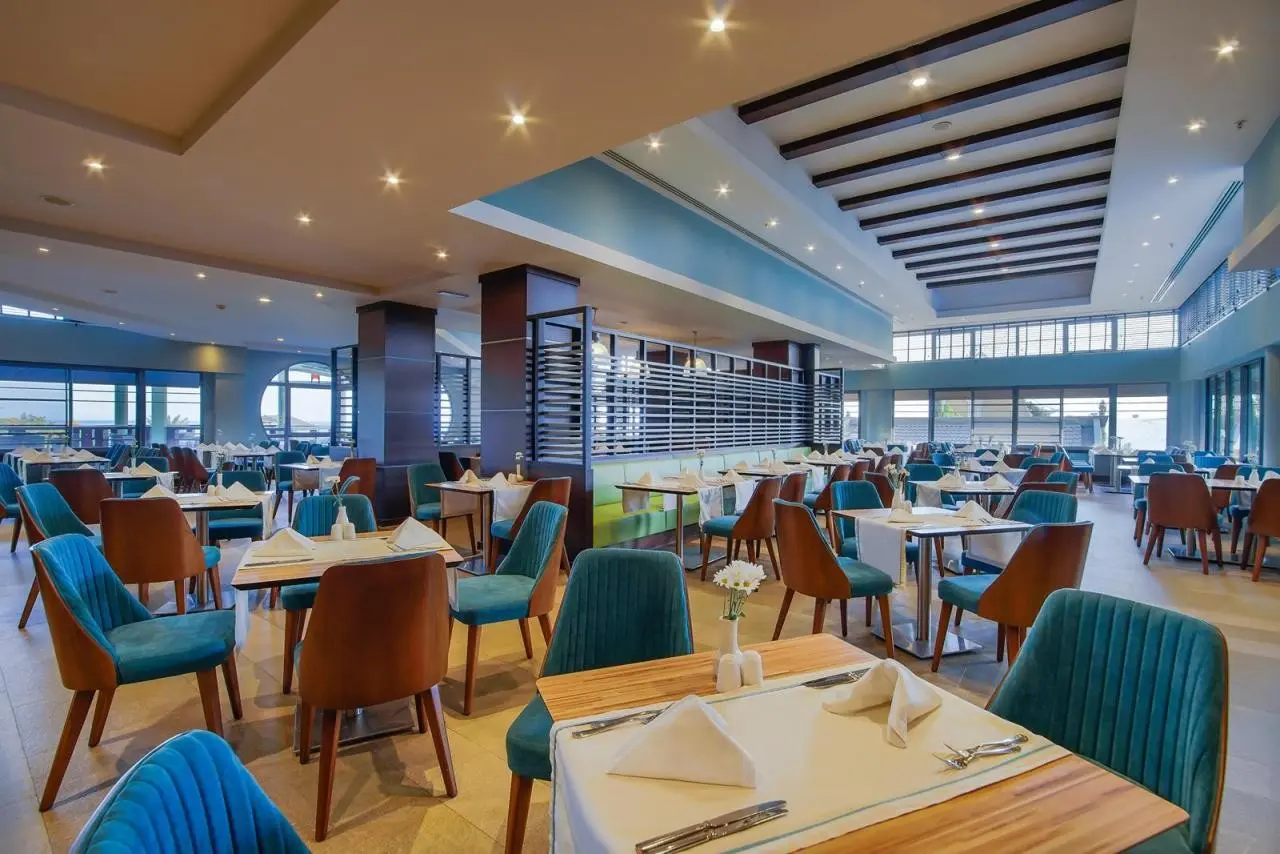 Limak Lara Deluxe Hotel & Resort — LIMAK LARA DELUXE