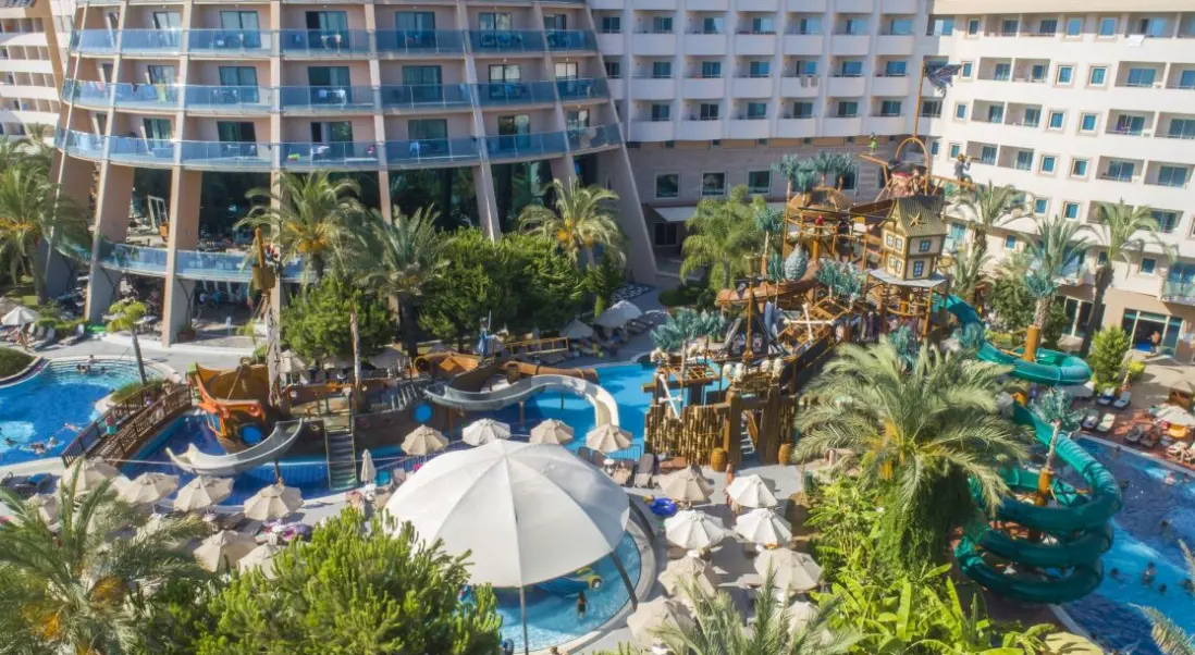 Basen w hotelu Long Beach Alanya