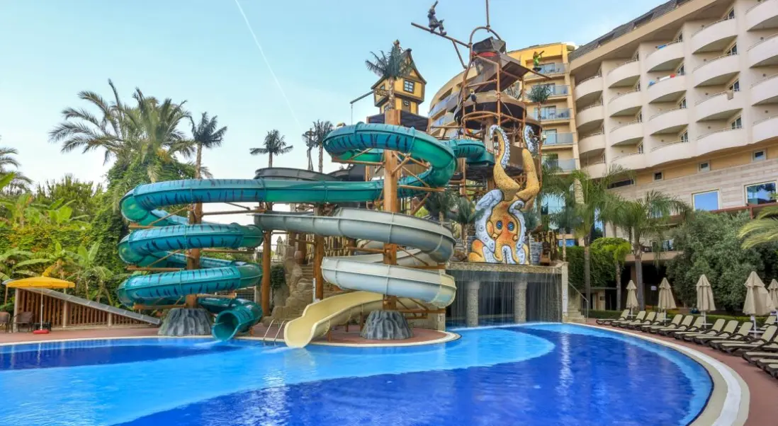 Basen w hotelu Long Beach Alanya