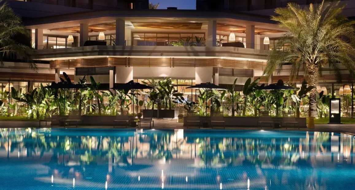 Basen w hotelu Miramare Beach