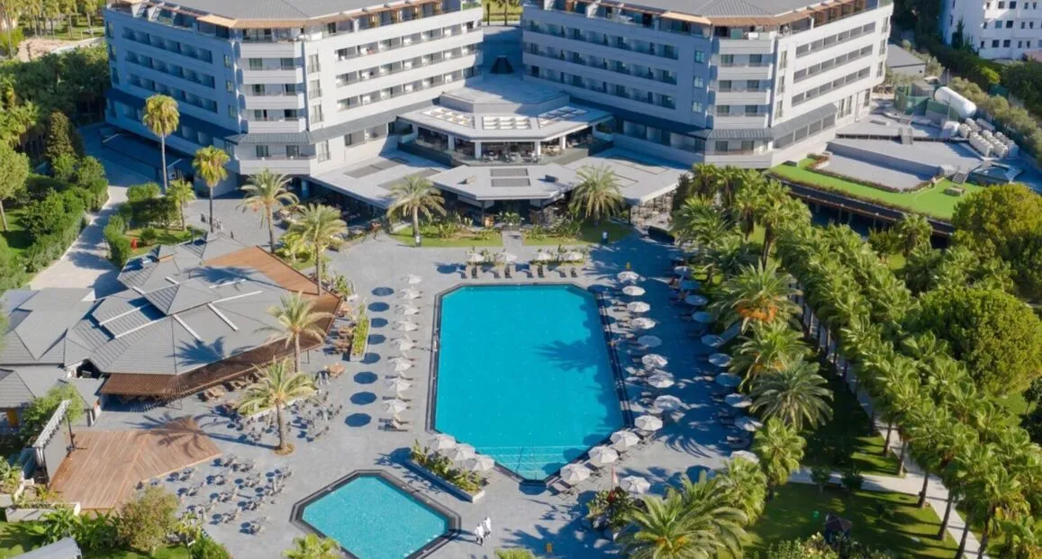 Basen w hotelu Miramare Beach