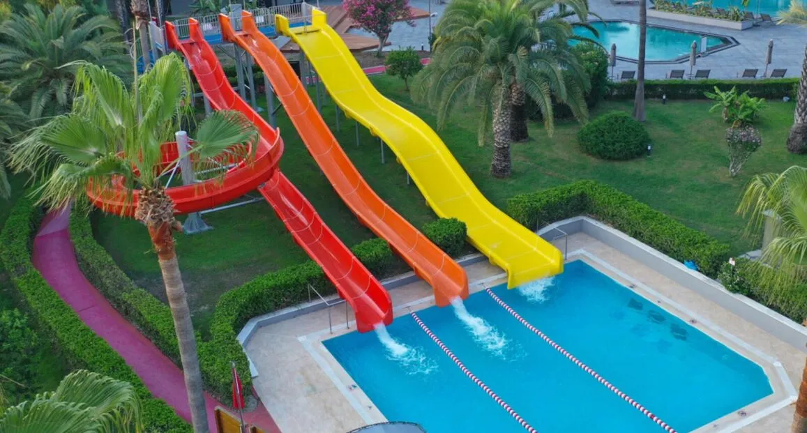 Basen w hotelu Miramare Beach
