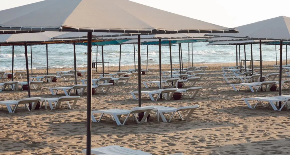 Plaża przy hotelu Miramare Beach