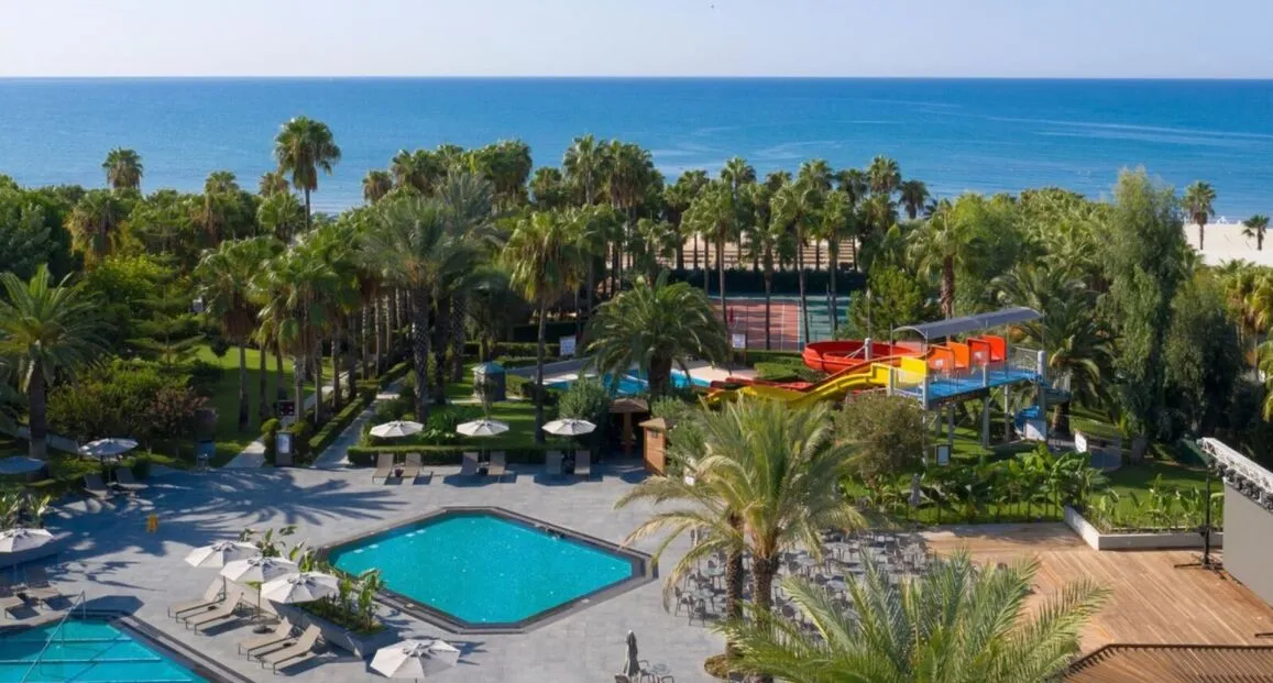 Basen w hotelu Miramare Beach