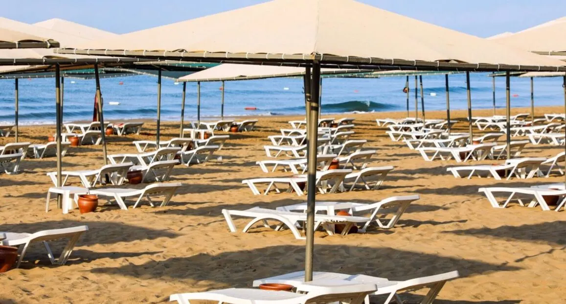Plaża przy hotelu Miramare Beach