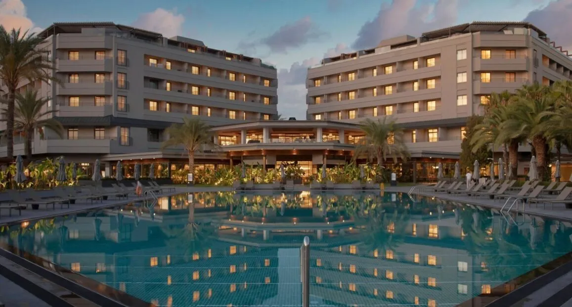 Basen w hotelu Miramare Beach