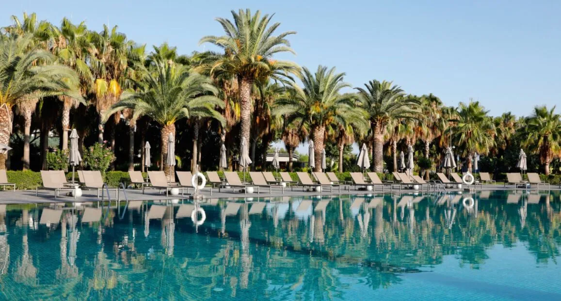 Basen w hotelu Miramare Beach