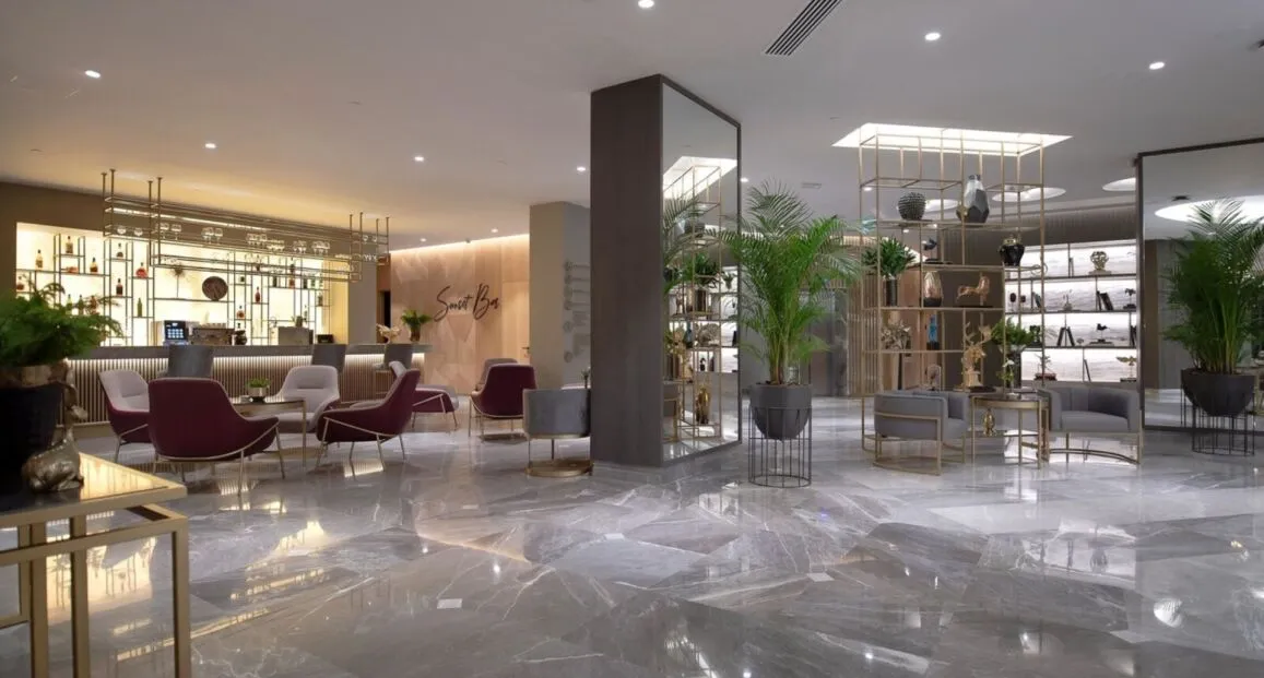 Lobby hotelu Miramare Beach