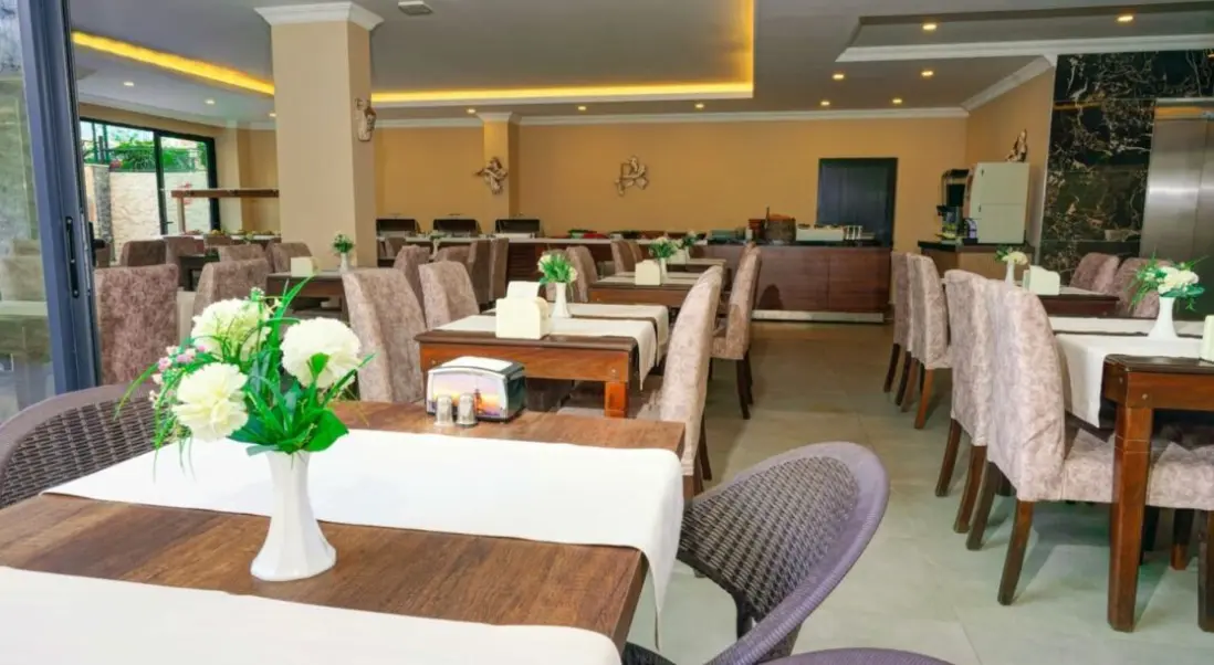 Restauracja i jedzenie w hotelu Miss Cleopatra Hotel