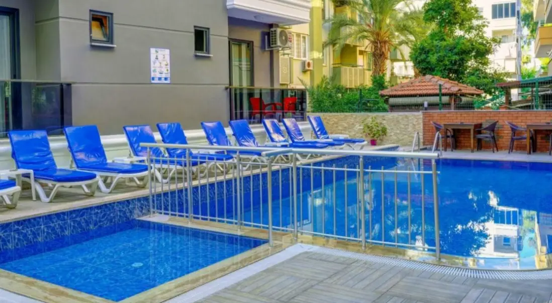 Basen w hotelu Miss Cleopatra Hotel