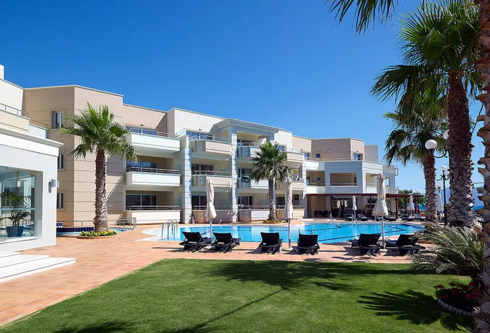 Basen w hotelu Molos Bay