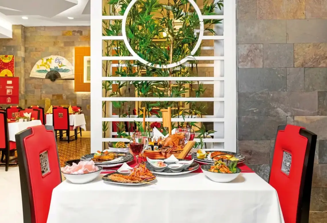 Restauracja i jedzenie w hotelu Mukarnas Spa Resort