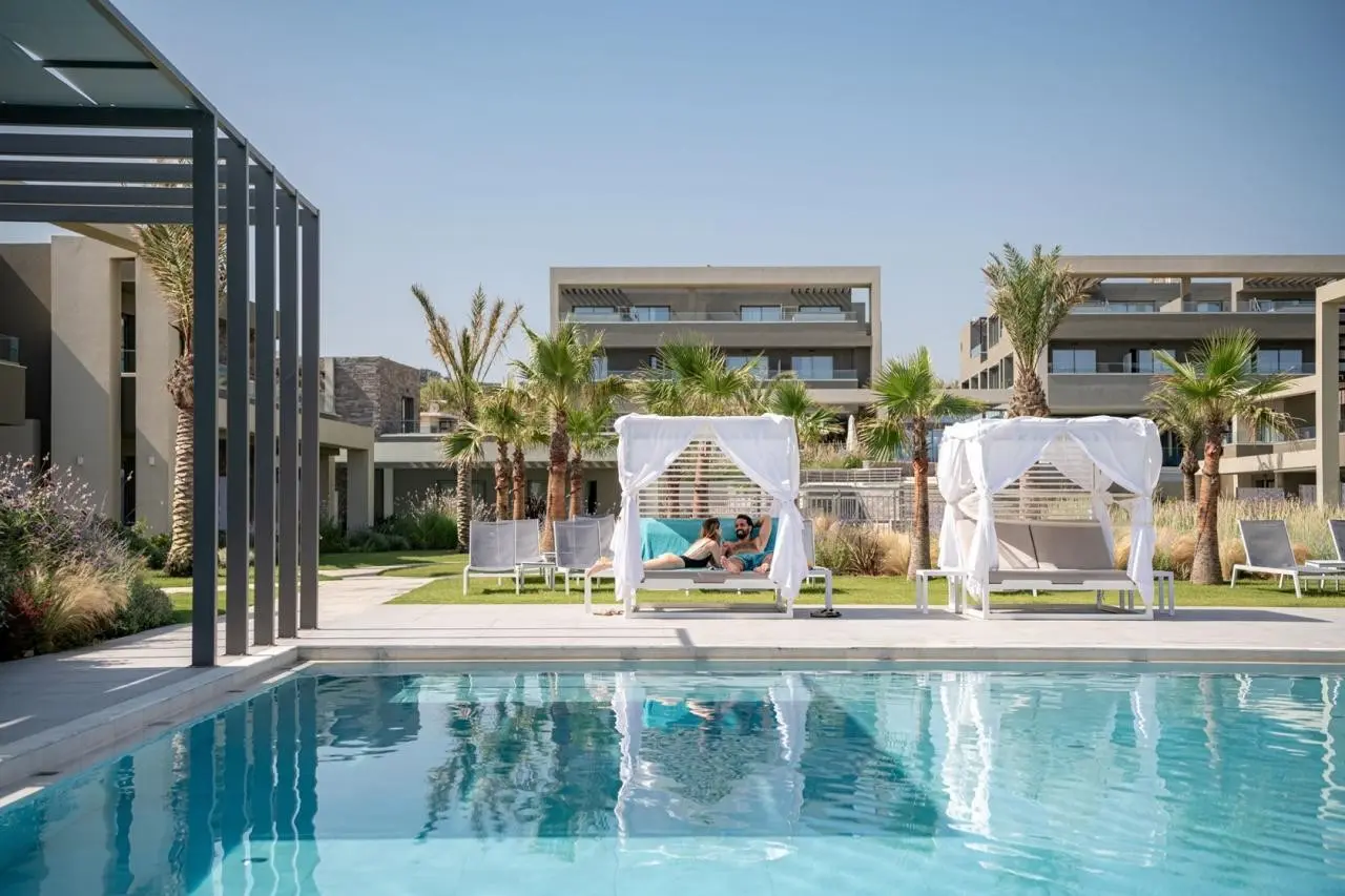Basen w hotelu Myrion Beach Resort